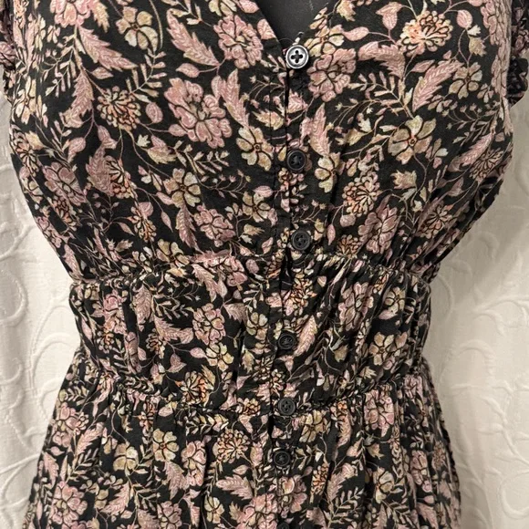 Old Navy Black and Pink Floral Sleeveless Blouse women’s size large smocked back - Picture 3 of 7